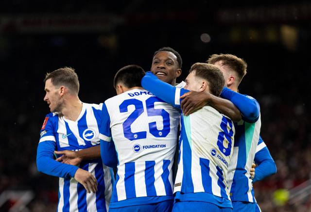 (260112) -- MANCHESTER, Jan. 12, 2026 (Xinhua) -- Brighton & Hove Albion's Danny Welbeck (C) celebrates his goal with his teammates during the FA Cup 3rd Round match between Manchester United FC and Brighton & Hove Albion FC in Manchester, Britain, on Jan. 11, 2026. FOR EDITORIAL USE ONLY. NOT FOR SALE FOR MARKETING OR ADVERTISING CAMPAIGNS. NO USE WITH UNAUTHORIZED AUDIO, VIDEO, DATA, FIXTURE LISTS, CLUB/LEAGUE LOGOS OR "LIVE" SERVICES. ONLINE IN-MATCH USE LIMITED TO 45 IMAGES, NO VIDEO EMULATION. NO USE IN BETTING, GAMES OR SINGLE CLUB/LEAGUE/PLAYER PUBLICATIONS. (Xinhua)