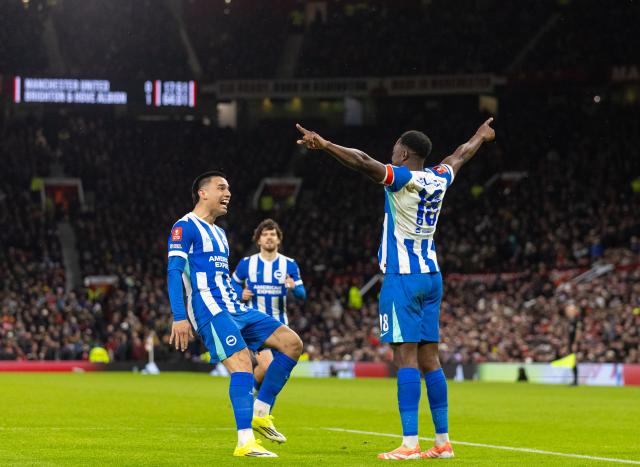 (260112) -- MANCHESTER, Jan. 12, 2026 (Xinhua) -- Brighton & Hove Albion's Danny Welbeck (R) celebrates after scoring his goal during the FA Cup 3rd Round match between Manchester United FC and Brighton & Hove Albion FC in Manchester, Britain, on Jan. 11, 2026. FOR EDITORIAL USE ONLY. NOT FOR SALE FOR MARKETING OR ADVERTISING CAMPAIGNS. NO USE WITH UNAUTHORIZED AUDIO, VIDEO, DATA, FIXTURE LISTS, CLUB/LEAGUE LOGOS OR "LIVE" SERVICES. ONLINE IN-MATCH USE LIMITED TO 45 IMAGES, NO VIDEO EMULATION. NO USE IN BETTING, GAMES OR SINGLE CLUB/LEAGUE/PLAYER PUBLICATIONS. (Xinhua)