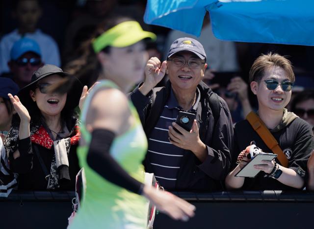 (260112) -- MELBOURNE, Jan. 12, 2026 (Xinhua) -- Fans cheer Zhu Lin of China as she competes during the women's singles qualifying 1st round match against Laura Pigossi of Brazil at Australian Open tennis tournament in Melbourne, Australia, Jan. 12, 2026. (Xinhua/Wang Shen)