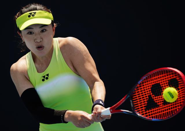 (260112) -- MELBOURNE, Jan. 12, 2026 (Xinhua) -- Zhu Lin of China hits a return during the women's singles qualifying 1st round match against Laura Pigossi of Brazil at Australian Open tennis tournament in Melbourne, Australia, Jan. 12, 2026. (Xinhua/Wang Shen)