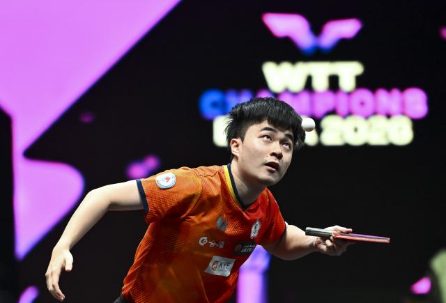 (260112) -- DOHA, Jan. 12, 2026 (Xinhua) -- Lin Yun-Ju of Chinese Taipei serves during the men's singles final match against Jang Woojin of South Korea at the WTT Champions Doha 2026 in Doha, Qatar, Jan. 11, 2026. (Photo by Nikku/Xinhua)