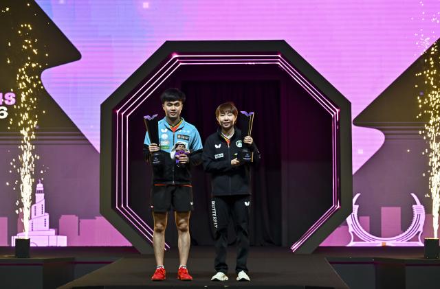 (260112) -- DOHA, Jan. 12, 2026 (Xinhua) -- Men's gold medalist Lin Yun-Ju (L) of Chinese Taipei and women's gold medalist Zhu Yuling of China's Macao pose on the podium after their men's and women's singles final match at the WTT Champions Doha 2026 in Doha, Qatar, Jan. 11, 2026. (Photo by Nikku/Xinhua)
