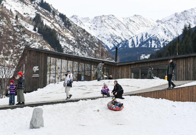 (260112) -- ALMATY, Jan. 12, 2026 (Xinhua) -- People enjoy themselves at a snow-covered mountain on the outskirts of Almaty, Kazakhstan, on Jan. 11, 2026. (Xinhua/Li Renzi)