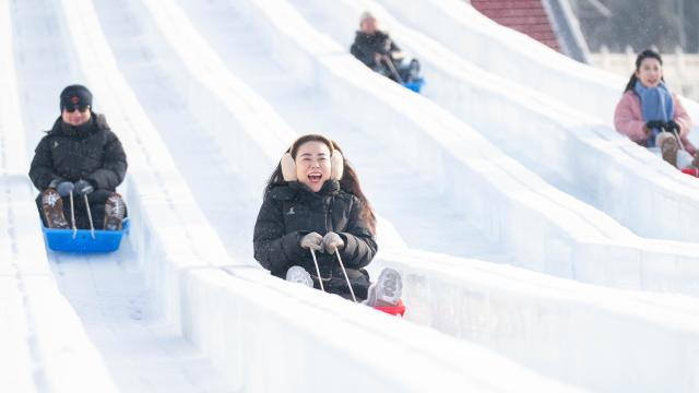 (260112) -- HOHHOT, Jan. 12, 2026 (Xinhua) -- This photo taken on Jan. 6, 2026 shows people enjoying themselves at an ice amusement facility in Hohhot, north China's Inner Mongolia Autonomous Region. Hohhot has launched more than 300 winter amusement programs since December 2025, incorporating ice and snow sports, cultural experiences and vogue consumption to boost the local economy. (Photo by Xu Ting/Xinhua)
