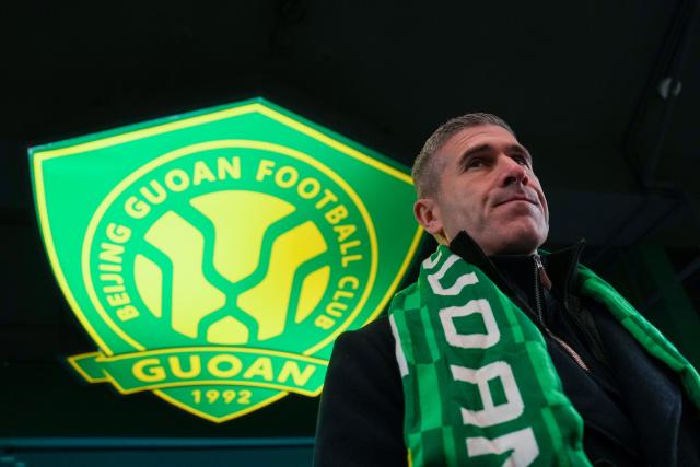(260112) -- BEIJING, Jan. 12, 2026 (Xinhua) -- Nick Montgomery, new head coach of Beijing Guoan, the Chinese Super League (CSL) club, reacts at the Worker's Stadium in Beijing, capital of China, Jan. 12, 2026. (Xinhua/Ju Huanzong)