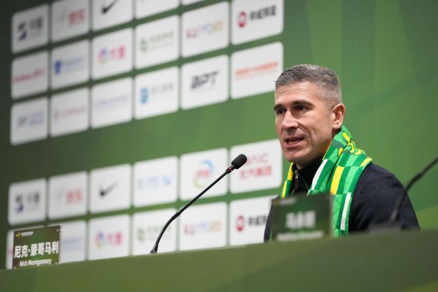 (260112) -- BEIJING, Jan. 12, 2026 (Xinhua) -- Nick Montgomery, new head coach of Beijing Guoan, the Chinese Super League (CSL) club, speaks during a press conference at the Worker's Stadium in Beijing, capital of China, Jan. 12, 2026. (Xinhua/Ju Huanzong)