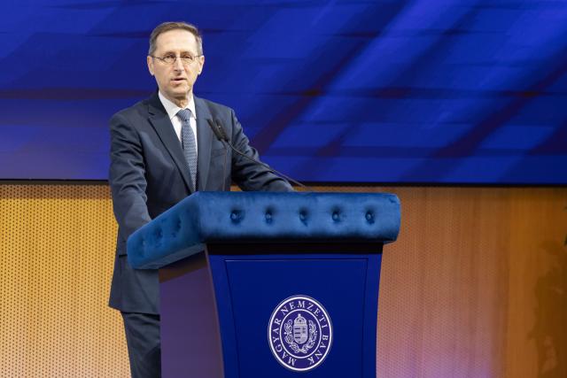 (260112) -- BUDAPEST, Jan. 12, 2026 (Xinhua) -- Mihaly Varga, governor of the National Bank of Hungary speaks during a press conference in Budapest, Hungary, on Jan. 12, 2026. Hungary's stock market delivered a record-breaking performance in 2025, reflecting strengthening economic stability, Mihaly Varga, governor of the National Bank of Hungary, said on Monday. (Photo by Attila Volgyi/Xinhua)
