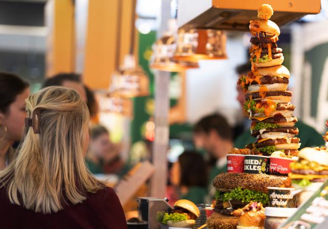 (260112) -- AMSTERDAM, Jan. 12, 2026 (Xinhua) -- People attend HORECAVA in Amsterdam, the Netherlands, on Jan. 12, 2026. The annual HORECAVA, a Dutch trade fair for food, beverage and service industry, is held in Amsterdam from Jan. 12 to Jan. 15, 2026. (Photo by Sylvia Lederer/Xinhua)