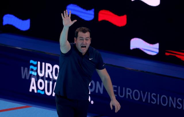 (260113) -- BELGRADE, Jan. 13, 2026 (Xinhua) -- Serbia's head coach Uros Stevanovic gestures during the group C match between Spain and Serbia at the Men's European Water Polo Championships in Belgrade, Serbia, Jan. 12, 2026. (Photo by Predrag Milosavljevic/Xinhua)