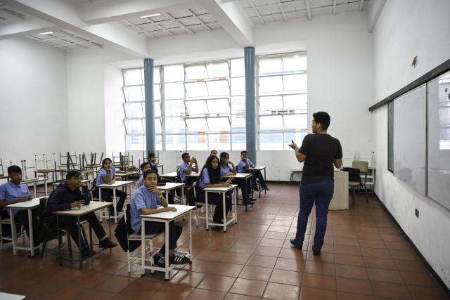 (260113) -- CARACAS, Jan. 13, 2026 (Xinhua) -- Students attend a class on the first day of the new semester in a public school in Caracas, Venezuela, Jan. 12, 2026. The second half of the 2025-2026 academic year for primary and secondary education began on Monday in Venezuela. (Xinhua/Ding Hongfa)