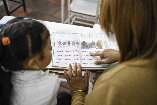 (260113) -- CARACAS, Jan. 13, 2026 (Xinhua) -- A student learns to read on the first day of the new semester in a public school in Caracas, Venezuela, Jan. 12, 2026. The second half of the 2025-2026 academic year for primary and secondary education began on Monday in Venezuela. (Xinhua/Ding Hongfa)