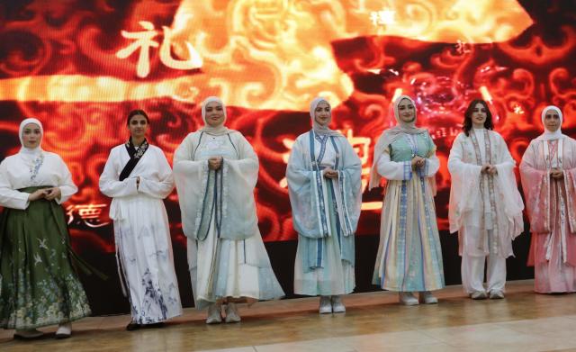 (260113) -- AMMAN, Jan. 13, 2026 (Xinhua) -- Students from Philadelphia University in Jordan display Hanfu in Amman, Jordan, on Jan. 12, 2026. Philadelphia University in Jordan on Monday held a celebration to mark the 2026 Chinese Spring Festival, highlighting cultural ties between China and Jordan. (Photo by Mohammad Abu Ghosh/Xinhua)