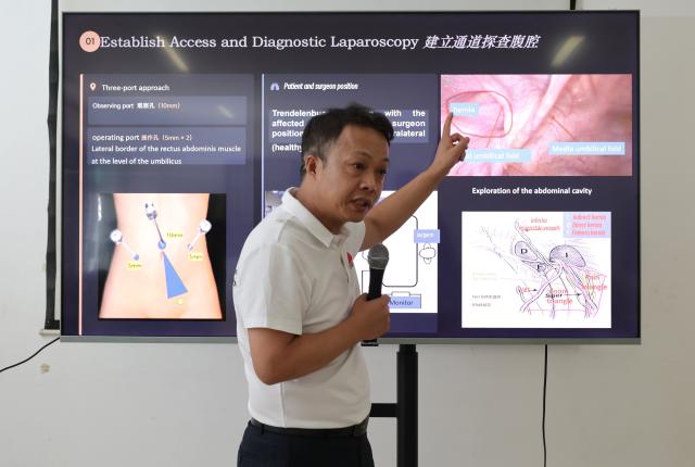 (260113) -- ACCRA, Jan. 13, 2026 (Xinhua) -- Yang Yongguang, head of the 14th batch of the Chinese medical team to Ghana, presents a training session on laparoscopic minimally invasive surgery at an advanced medical training program at China-Ghana Friendship (Lekma) Hospital in Accra, Ghana, Jan. 12, 2026. The 14th batch of the Chinese medical team in Ghana, along with the China-Ghana Friendship (Lekma) Hospital, on Monday organized an advanced medical training program for local surgeons in the capital, Accra.
TO GO WITH "Chinese medical team launches advanced surgery training for Ghanaian surgeons " (Photo by Seth/Xinhua)