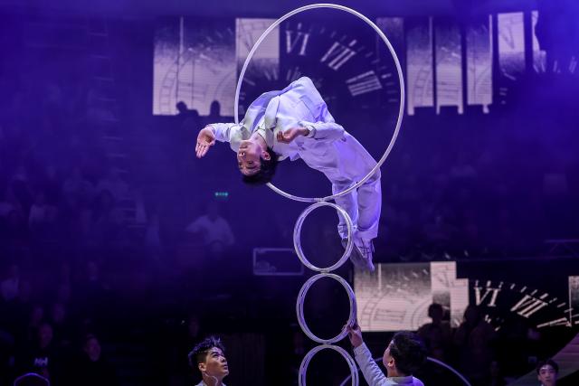 (260113) -- BUDAPEST, Jan. 13, 2026 (Xinhua) -- Members of the China National Acrobatic Troupe perform a hoop-diving act during the gala show of the 16th Budapest International Circus Festival in Budapest, Hungary, Jan. 12, 2026. The China National Acrobatic Troupe claimed the Grand Prix at the Budapest International Circus Festival. (Photo by David Balogh/Xinhua)