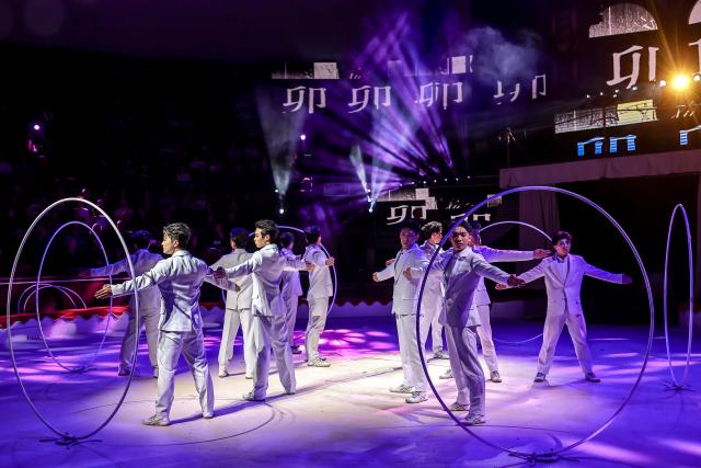 (260113) -- BUDAPEST, Jan. 13, 2026 (Xinhua) -- Members of the China National Acrobatic Troupe perform a hoop-diving act during the gala show of the 16th Budapest International Circus Festival in Budapest, Hungary, Jan. 12, 2026. The China National Acrobatic Troupe claimed the Grand Prix at the Budapest International Circus Festival. (Photo by David Balogh/Xinhua)