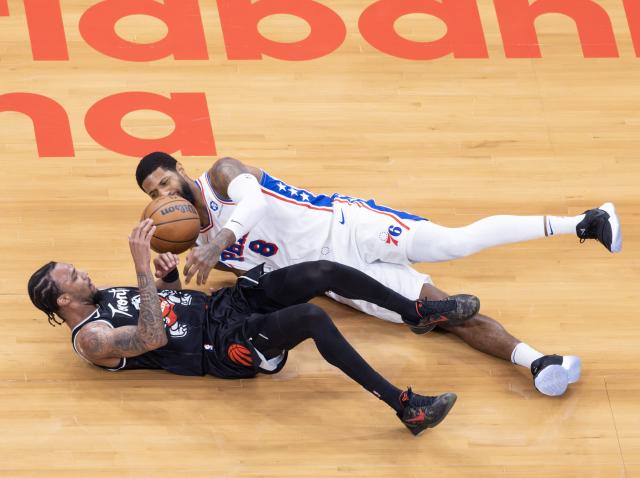 (260113) -- TORONTO, Jan. 13, 2026 (Xinhua) -- A.J. Lawson (bottom) of Toronto Raptors vies with Paul George of Philadelphia 76ers during the 2025-2026 NBA regular season game between Toronto Raptors and Philadelphia 76ers in Toronto, Canada, on Jan. 12, 2026. (Photo by Zou Zheng/Xinhua)