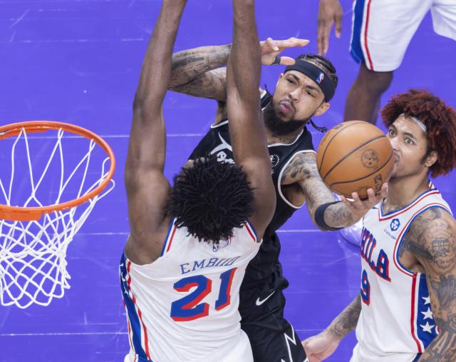 (260113) -- TORONTO, Jan. 13, 2026 (Xinhua) -- Brandon Ingram (2nd L) of Toronto Raptors goes for a layup during the 2025-2026 NBA regular season game between Toronto Raptors and Philadelphia 76ers in Toronto, Canada, on Jan. 12, 2026. (Photo by Zou Zheng/Xinhua)