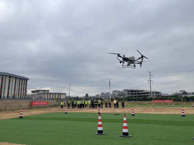 (260113) -- BAIYIN, Jan. 13, 2026 (Xinhua) -- This photo taken on Sept. 17, 2025 shows a scene of a drone training lesson organized by the local government in Baiyin, northwest China's Gansu Province. TO GO WITH "Across China: Young Chinese people seek opportunity as low-altitude economy takes off" (Xinhua/Cheng Nan)