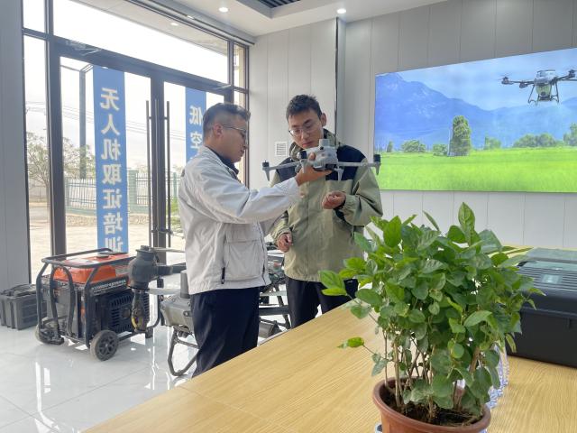 (260113) -- BAIYIN, Jan. 13, 2026 (Xinhua) -- Wei Cunxin (L) chats with a colleague at his company in Baiyin, northwest China's Gansu Province, Sept. 17, 2025. TO GO WITH "Across China: Young Chinese people seek opportunity as low-altitude economy takes off" (Xinhua/Cheng Nan)