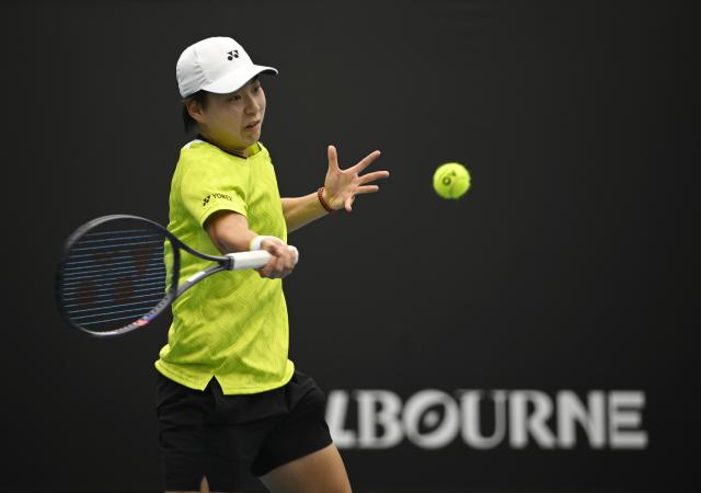 (260113) -- MELBOURNE, Jan. 13, 2026 (Xinhua) -- Bai Zhuoxuan of China hits a return during the women's singles qualifying 1st round match against Alina Korneeva of Russia at Australian Open tennis tournament in Melbourne, Australia, Jan. 13, 2026. (Photo by Wang Shen/Xinhua)