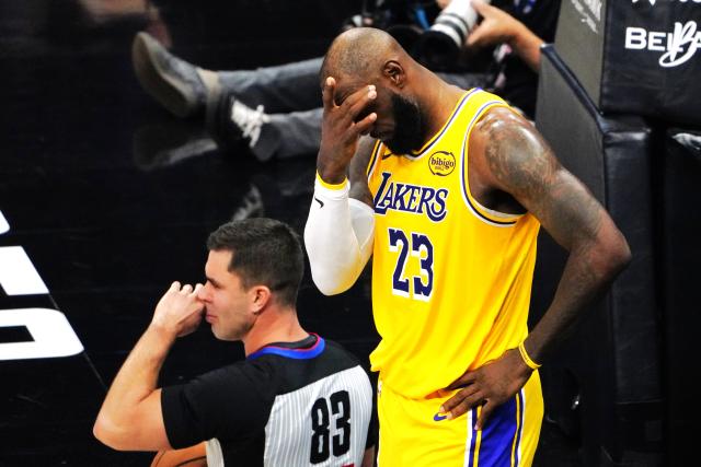 (260113) -- SACRAMENTO, Jan. 13, 2026 (Xinhua) -- Los Angeles Lakers' LeBron James (R) reacts during the 2025-2026 NBA regular season game between Sacramento Kings and Los Angeles Lakers in Sacramento, the United States, on Jan. 12, 2026. (Xinhua/Wu Xiaoling)