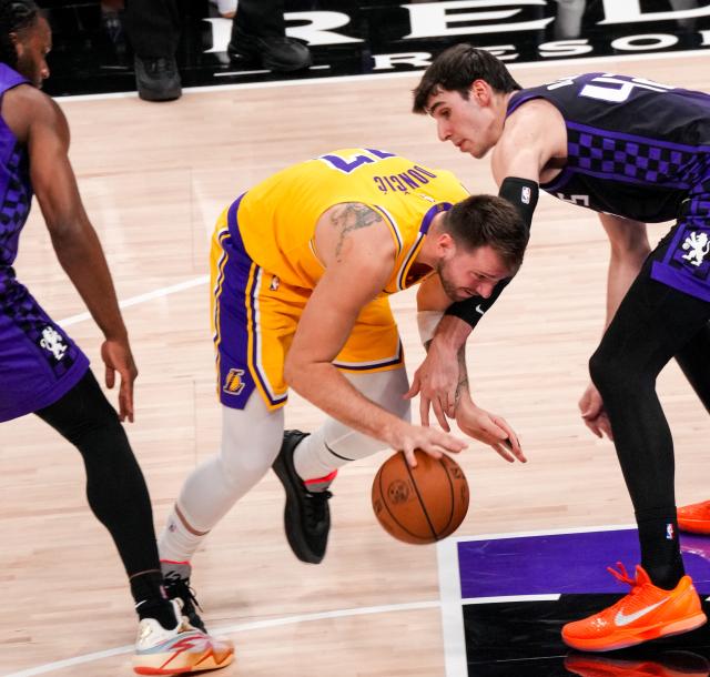 (260113) -- SACRAMENTO, Jan. 13, 2026 (Xinhua) -- Los Angeles Lakers' Luka Doncic (C) competes during the 2025-2026 NBA regular season game between Sacramento Kings and Los Angeles Lakers in Sacramento, the United States, on Jan. 12, 2026. (Photo by Sun Yuxuan/Xinhua)