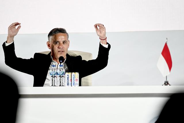 (260113) -- JAKARTA, Jan. 13, 2026 (Xinhua) -- John Herdman speaks to journalists during press conference in Jakarta, Indonesia, Jan. 13, 2025. The Indonesian Football Association (PSSI) officially announced and introduced John Herdman, the British coach as the new head coach of the Indonesian national football team to the public through a press conference. (Xinhua/Agung Kuncahya B.)