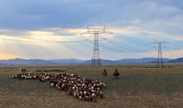 (260113) -- URUMQI, Jan. 13, 2026 (Xinhua) -- A drone photo taken on July 6, 2025 shows a section of the Changji-Guquan ±1100 kV ultra-high voltage direct current power transmission line in the Kazak Autonomous County of Mori, northwest China's Xinjiang Uygur Autonomous Region. (Photo by Zhang Limin/Xinhua)