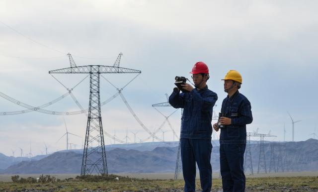 (260113) -- URUMQI, Jan. 13, 2026 (Xinhua) -- Staff members patrol a section of the Changji-Guquan ±1100 kV ultra-high voltage direct current power transmission line in the Kazak Autonomous County of Mori, northwest China's Xinjiang Uygur Autonomous Region, July 6, 2025. (Photo by Zhang Limin/Xinhua)