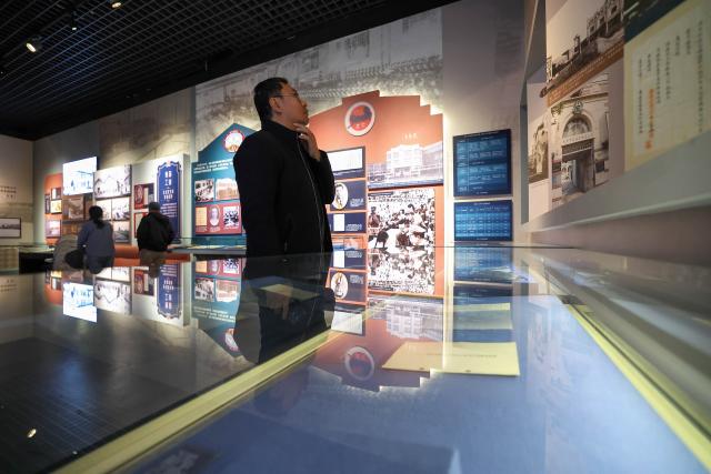 (260113) -- TIANJIN, Jan. 13, 2026 (Xinhua) -- People visit an exhibition featuring modern Tianjin's industry and commerce at the Tianjin Museum in Tianjin, north China, Jan. 13, 2026. Featuring over 320 historical photographs and more than 120 pieces (sets) of physical exhibits, the exhibition will last for three months and be open to the public free of charge. (Xinhua/Sun Fanyue)
