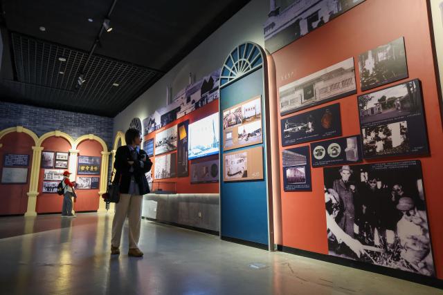 (260113) -- TIANJIN, Jan. 13, 2026 (Xinhua) -- People visit an exhibition featuring modern Tianjin's industry and commerce at the Tianjin Museum in Tianjin, north China, Jan. 13, 2026. Featuring over 320 historical photographs and more than 120 pieces (sets) of physical exhibits, the exhibition will last for three months and be open to the public free of charge. (Xinhua/Sun Fanyue)