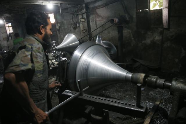 (260113) -- DHAKA, Jan. 13, 2026 (Xinhua) -- A worker makes a horn speaker at a factory in Dhaka, Bangladesh, on Jan. 13, 2026. (Photo by Habibur Rahman/Xinhua)
