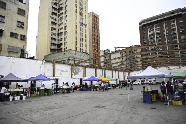 (260113) -- CARACAS, Jan. 13, 2026 (Xinhua) -- This photo taken on Jan. 13, 2026 shows a cheese market in Caracas, Venezuela. (Xinhua/Ding Hongfa)