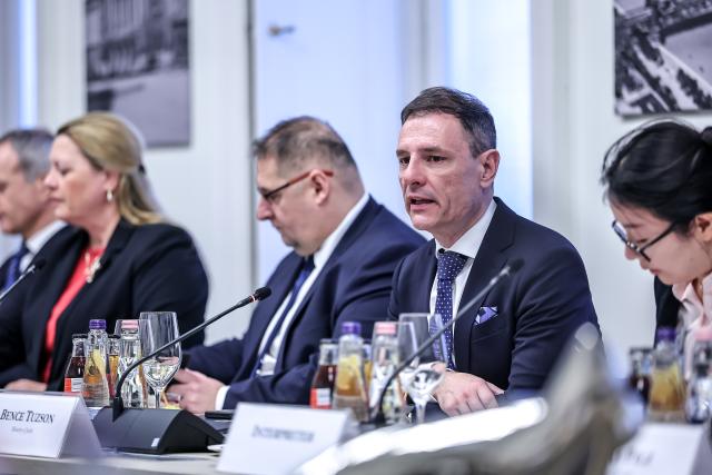 (260113) -- BUDAPEST, Jan. 13, 2026 (Xinhua) -- Hungarian Minister of Justice Bence Tuzson (2nd R) speaks during a breakfast meeting in Budapest, Hungary, on Jan. 13, 2026. Hungarian Minister of Justice Bence Tuzson on Tuesday praised the contributions of Chinese enterprises to Hungary's economic and social development. (Photo by David Balogh/Xinhua)