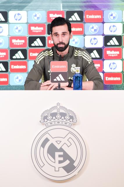 (260114) -- MADRID, Jan. 14, 2026 (Xinhua) -- Alvaro Arbeloa, Real Madrid's new coach speaks during the press conference after Xabi Alonso's displacement in Madrid, Spain, on Jan. 13, 2026. (Photo by Gustavo Valiente/Xinhua)