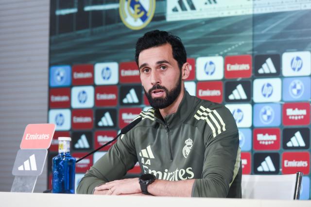(260114) -- MADRID, Jan. 14, 2026 (Xinhua) -- Alvaro Arbeloa, Real Madrid's new coach speaks during the press conference after Xabi Alonso's displacement in Madrid, Spain, on Jan. 13, 2026. (Photo by Gustavo Valiente/Xinhua)