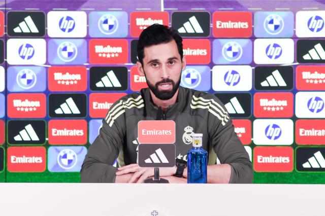 (260114) -- MADRID, Jan. 14, 2026 (Xinhua) -- Alvaro Arbeloa, Real Madrid's new coach speaks during the press conference after Xabi Alonso's displacement in Madrid, Spain, on Jan. 13, 2026. (Photo by Gustavo Valiente/Xinhua)