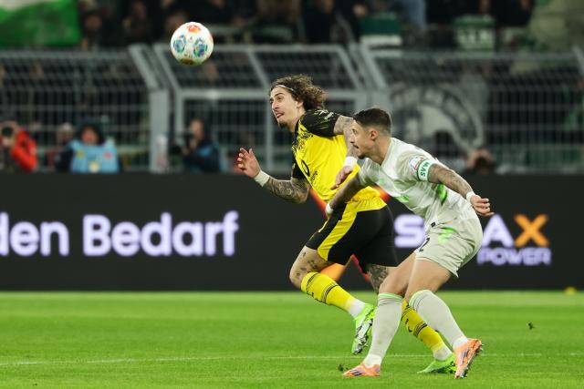 (260114) -- DORTMUND, Jan. 14, 2026 (Xinhua) -- Fabio Silva (L) of Borussia Dortmund vies with Marco Friedl of SV Werder Bremen during the German first division Bundesliga football match between Borussia Dortmund and SV Werder Bremen in Dortmund, Germany, Jan. 13, 2026. (Photo by Joachim Bywaletz/Xinhua)