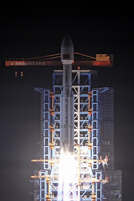 (260114) -- WENCHANG, Jan. 14, 2026 (Xinhua) -- A Long March-8A carrier rocket carrying a new group of internet satellites blasts off from the Hainan commercial spacecraft launch site in south China's Hainan Province, Jan. 13, 2026. The rocket lifted off at 11:25 p.m. (Beijing Time) on Tuesday, and successfully placed the payloads, the 18th group of low-orbit internet satellites, into preset orbit. (Photo by Liu Jianqiu/Xinhua)