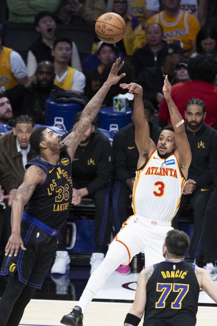 (260114) -- LOS ANGELES, Jan. 14, 2026 (Xinhua) -- Atlanta Hawks' CJ McCollum (C) shoots during the 2025-2026 NBA regular season game between Los Angeles Lakers and Atlanta Hawks in, Los Angeles, the United States, on Jan. 13, 2026. (Photo by Ringo Chiu/Xinhua)