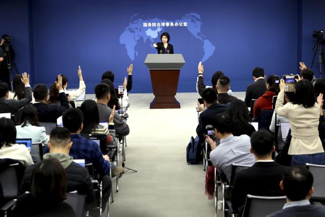 (260114) -- BEIJING, Jan. 14, 2026 (Xinhua) -- Zhu Fenglian, spokesperson for the State Council Taiwan Affairs Office, gestures at a press conference in Beijing, capital of China, Jan. 14, 2026. (Xinhua/Pan Xu)