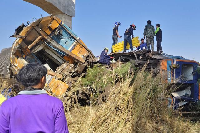 (260114) -- SIKHIO, Jan. 14, 2026 (Xinhua) -- This photo taken with a phone on Jan. 14, 2026 shows the accident site after a crane collapse derailed a passenger train in Sikhio District, Thailand's Nakhon Ratchasima Province. At least 22 people were killed and 55 others injured after a passenger train collided with a collapsed construction crane in northeastern Thailand's Nakhon Ratchasima province on Wednesday, local media reported. (Xinhua)