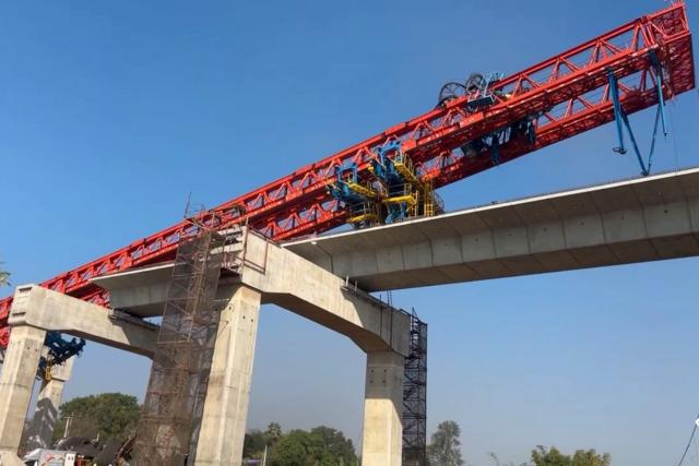 (260114) -- SIKHIO, Jan. 14, 2026 (Xinhua) -- This photo taken with a phone on Jan. 14, 2026 shows the accident site after a crane collapse derailed a passenger train in Sikhio District, Thailand's Nakhon Ratchasima Province. At least 22 people were killed and 55 others injured after a passenger train collided with a collapsed construction crane in northeastern Thailand's Nakhon Ratchasima province on Wednesday, local media reported. (Xinhua)