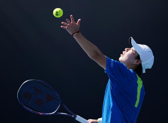 (260114) -- MELBOURNE, Jan. 14, 2026 (Xinhua) -- Bai Zhuoxuan of China serves during the women's singles qualifying 2nd round match against Chloe Paquet of France at Australian Open tennis tournament in Melbourne, Australia, Jan. 14, 2026. (Photo by Wang Shen/Xinhua)