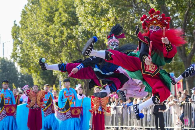 (260114) -- BEIJING, Jan. 14, 2026 (Xinhua) -- This photo taken on Dec. 20, 2025 shows folk artists performing Yingge Dance during a cultural parade in Xiepu Town, Ningbo City of east China's Zhejiang Province.
  China enters its coldest season in the eleventh month of the Chinese lunar calendar. 
  Urbanization and modern agriculture have weakened the impact of solar terms on daily life, but cultural and dietary habits have been passed down from generation to generation. (Photo by Zheng Kaixia/Xinhua)