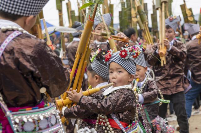 (260114) -- BEIJING, Jan. 14, 2026 (Xinhua) -- This photo taken on Dec. 21, 2025 shows children of Miao ethnic group playing Lusheng, a traditional reed-pipe wind instrument, during a Lusheng festival on Winter Solstice in Dadong Village, Congjiang County of southwest China's Guizhou Province.
  China enters its coldest season in the eleventh month of the Chinese lunar calendar. 
  Urbanization and modern agriculture have weakened the impact of solar terms on daily life, but cultural and dietary habits have been passed down from generation to generation. (Photo by Wu Dejun/Xinhua)