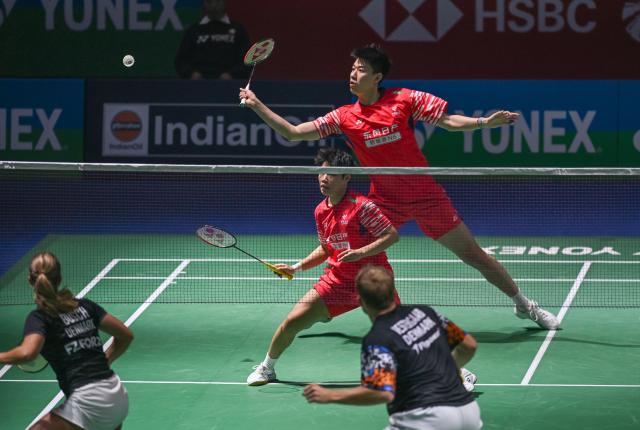 (260114) -- NEW DELHI, Jan. 14, 2026 (Xinhua) -- Hong Dongping (front)/Feng Yanzhe of China compete during the mixed doubles 1/16 final match against Mads Vestergaard/Christine Busch of Denmark at the India Open 2026 in New Delhi, India, Jan. 14, 2026. (Xinhua/Javed Dar)