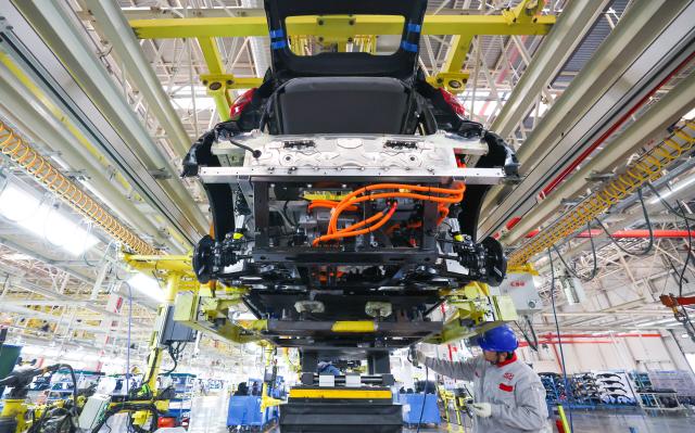 (260114) -- BEIJING, Jan. 14, 2026 (Xinhua) -- A worker assembles a new energy vehicle at the workshop of Chinese Automaker Chery in Shijiazhuang, north China's Hebei Province, Jan. 8, 2026. China's automobile production and sales both exceeded 34 million units last year, setting a new record high, industry data showed on Wednesday.
   New energy vehicles (NEVs) accelerated their growth momentum, with production and sales totaling 16.626 million and 16.49 million units, respectively, marking respective year-on-year increases of 29 percent and 28.2 percent, and maintaining the top position in the world for 11 straight years, the China Association of Automobile Manufacturers confirmed. (Photo by Liang Zidong/Xinhua)