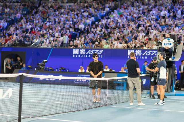 (260114) -- MELBOURNE, Jan. 14, 2026 (Xinhua) -- Chinese pop singer Jay Chou (L) reacts before the competition during the 1 point slam event against Petar Jovic of Australia at Australian Open tennis tournament in Melbourne, Australia, Jan. 14, 2026. (Photo by Hu Jingchen/Xinhua)