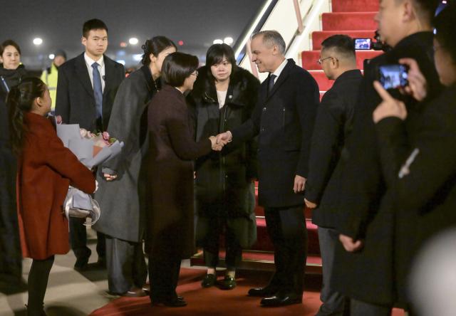 (260114) -- BEIJING, Jan. 14, 2026 (Xinhua) -- Canadian Prime Minister Mark Carney arrives in Beijing, capital of China, Jan. 14, 2026. Carney arrived here on Wednesday for an official visit to China through Saturday. (Xinhua/Cai Yang)